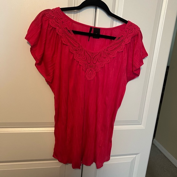 new directions Tops - Fuchsia pink top by New Directions